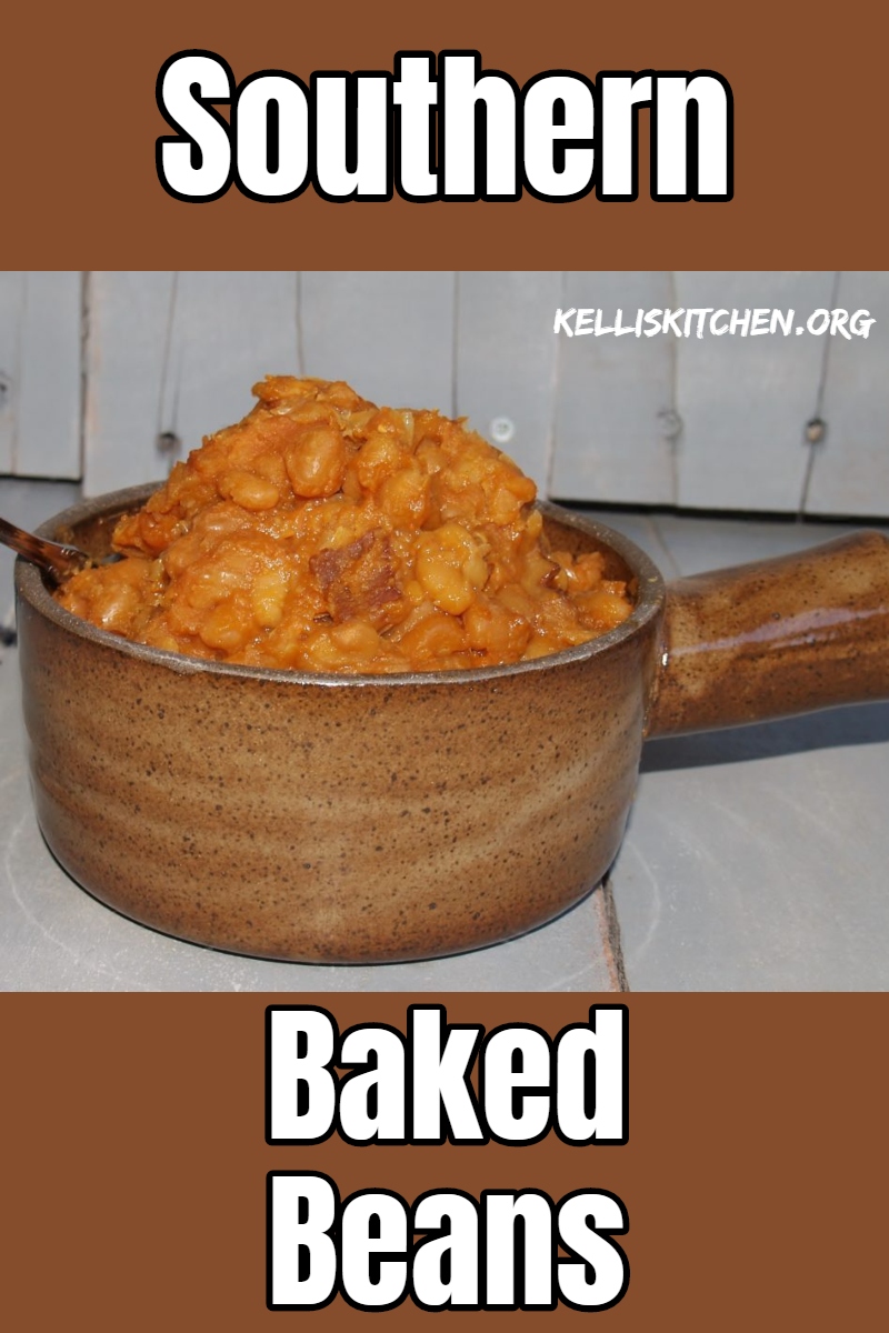 Make these Southern Baked Beans for your next family gathering or potluck! via @KitchenKelli